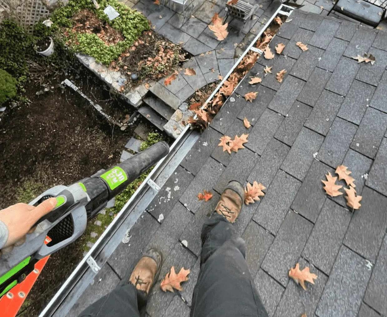 Gutter Cleaning Services in East Cleveland